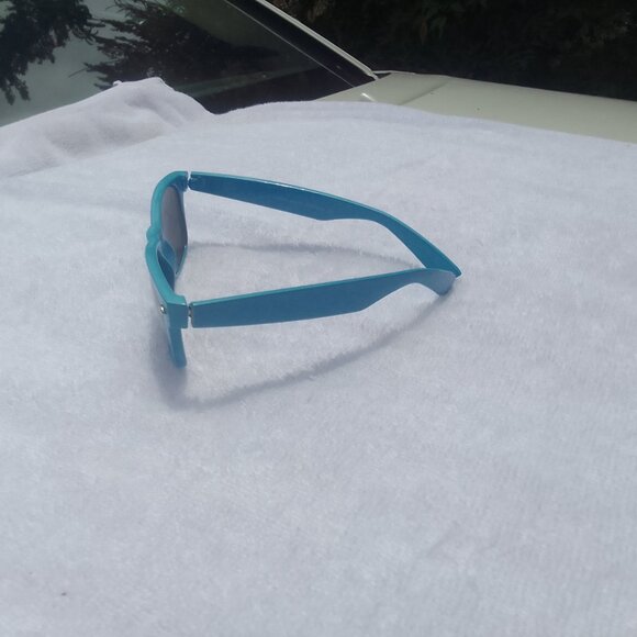 Classic-style London-design mini-style polarized sunglass for him/her brand new - Picture 2 of 9